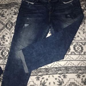 Levi’s Signature Distressed Ankle Jeans